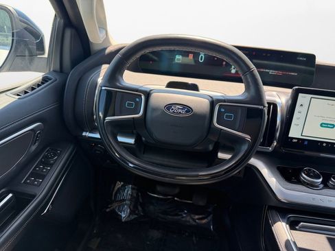 Used 2025 Ford Expedition Max Platinum AWD/4WD image 12