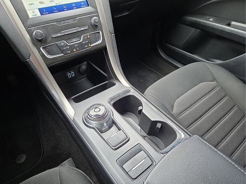 Used 2020 Ford Fusion SE FWD image 25