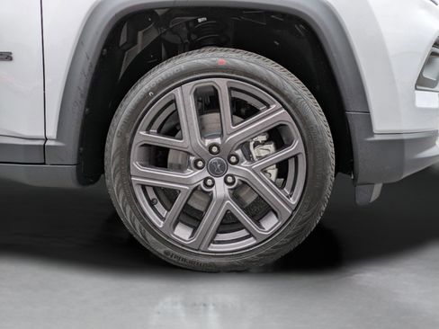 New 2026 Jeep Compass Latitude AWD/4WD image 12