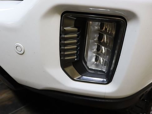 Used 2020 GMC Sierra 2500 AT4 w/ AT4 Premium Package image 18