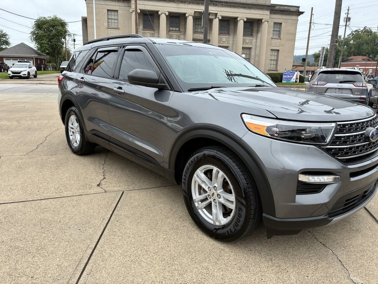 Used 2021 Ford Explorer XLT w/ Equipment Group 202A AWD/4WD image 4