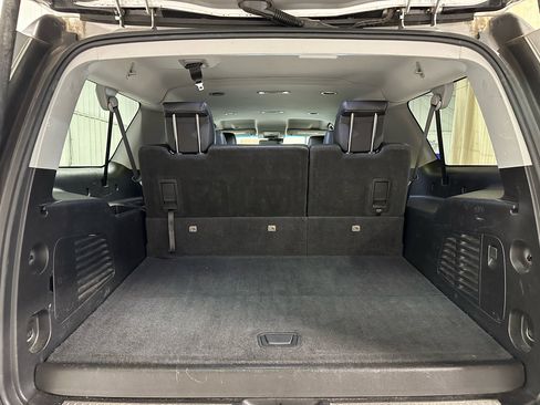 Used 2018 Chevrolet Suburban LT image 22