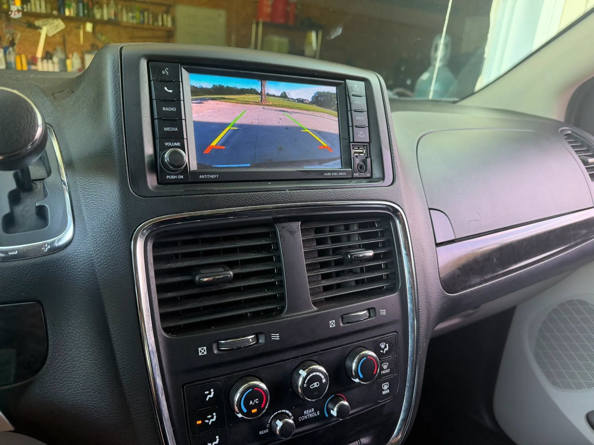 Used 2019 Dodge Grand Caravan SE FWD image 18
