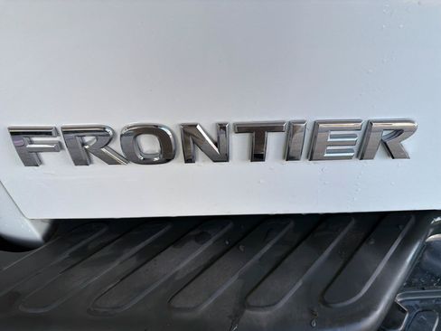 Used 2020 Nissan Frontier SV RWD image 14