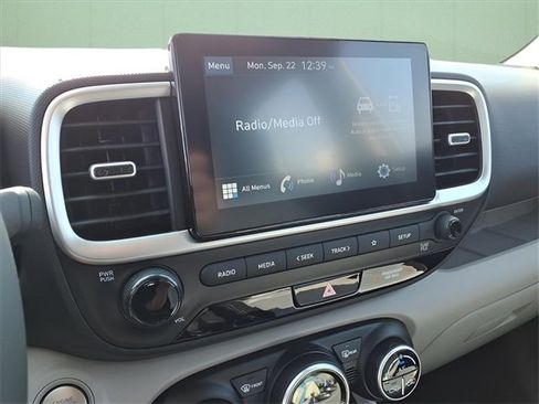 New 2025 Hyundai Venue SEL image 15