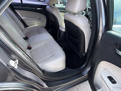 Used 2018 Chrysler 300 Limited image 20