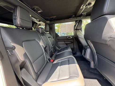 Used 2025 Ford Bronco Outer Banks AWD/4WD image 36