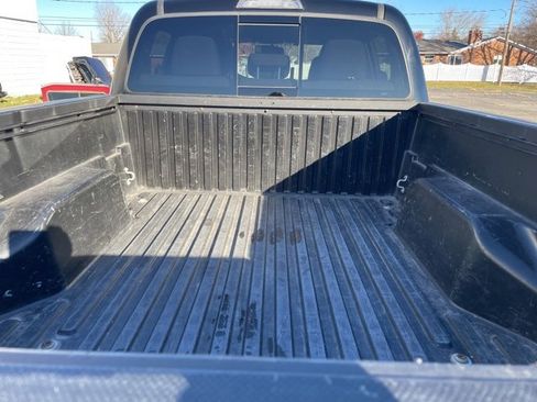 Used 2017 Toyota Tacoma TRD Sport image 13