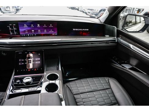Used 2025 Cadillac Escalade ESV V AWD/4WD image 16