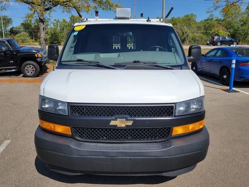 Used 2019 Chevrolet Express 3500 Extended w/ Driver Convenience Package image 9
