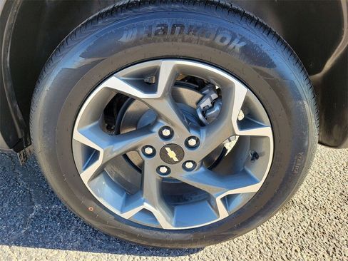 Used 2025 Chevrolet Trax LT image 11