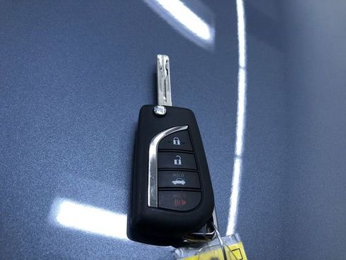 Used 2025 Toyota Corolla LE image 31