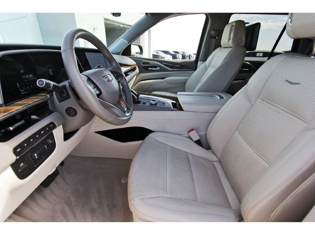 Used 2021 Cadillac Escalade Premium Luxury Platinum w/ Heavy-Duty Trailer Package AWD/4WD image 6