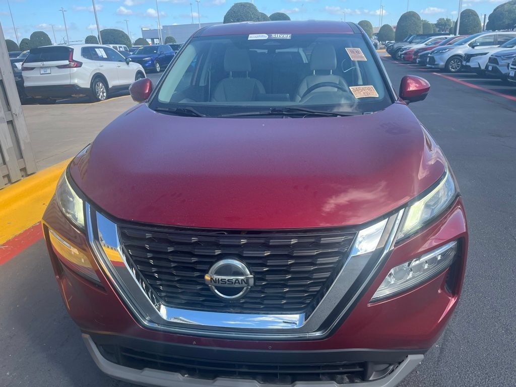 Used 2021 Nissan Rogue SV FWD image 2