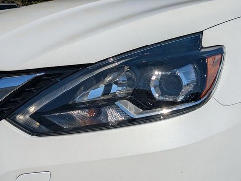 Used 2019 Nissan Sentra SR w/ Premium Package (SR) image 2