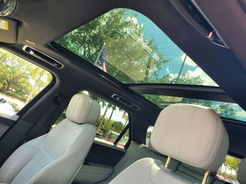 Used 2025 Land Rover Range Rover Sport SE image 18