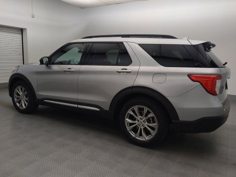 Used 2020 Ford Explorer XLT w/ Equipment Group 202A RWD image 3