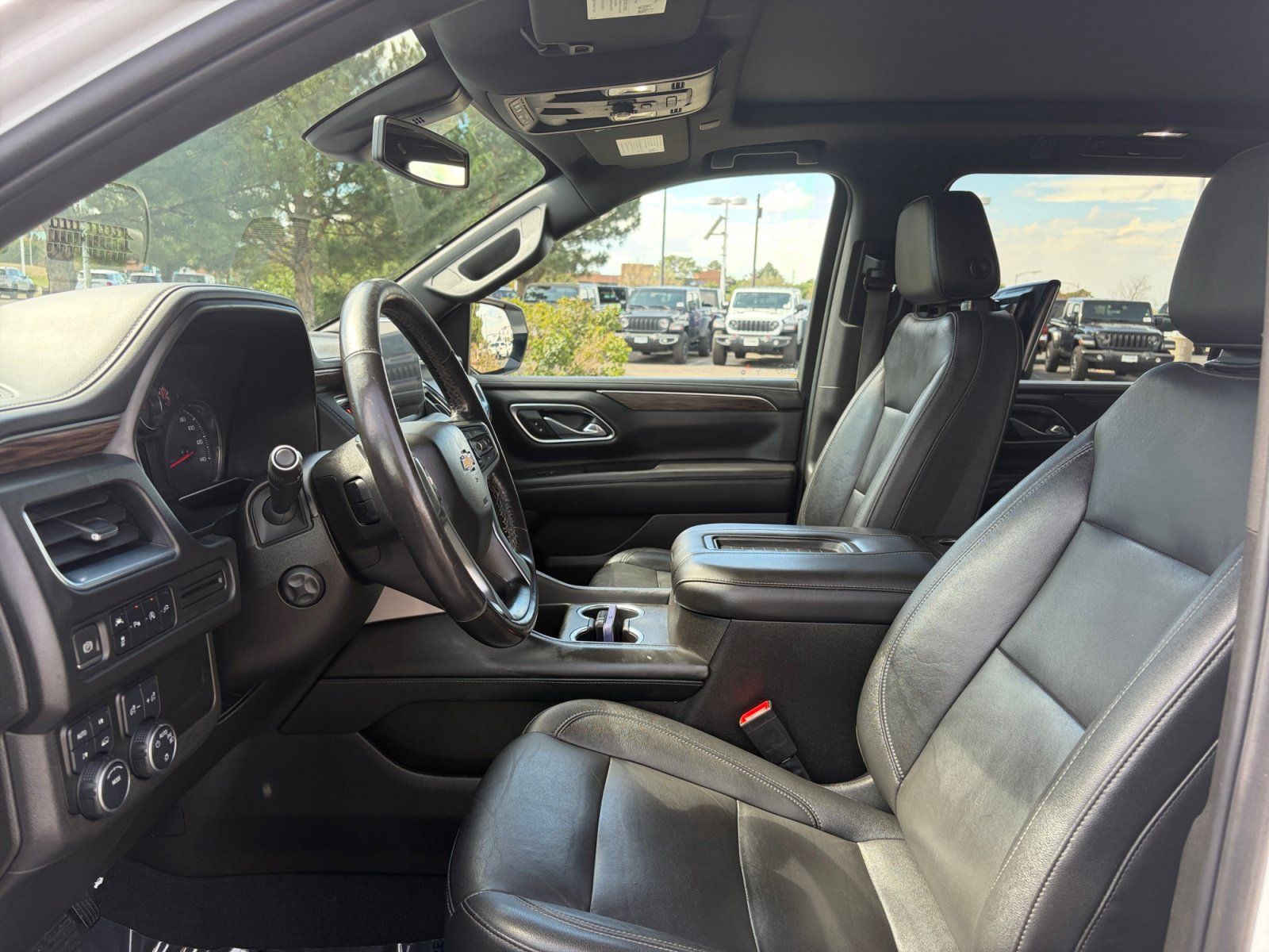 Used 2021 Chevrolet Suburban LT w/ Luxury Package AWD/4WD image 12