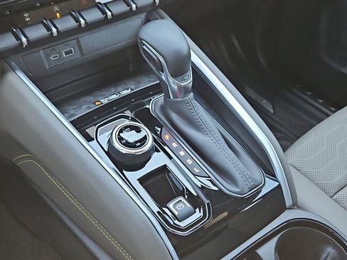 Used 2025 Chevrolet Colorado ZR2 image 12