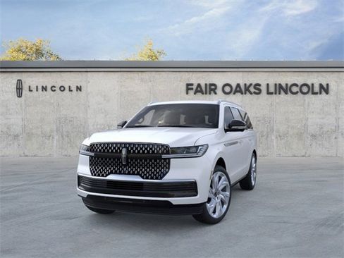 New 2025 Lincoln Navigator Reserve image 2