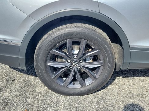Used 2022 Volkswagen Tiguan SE image 41