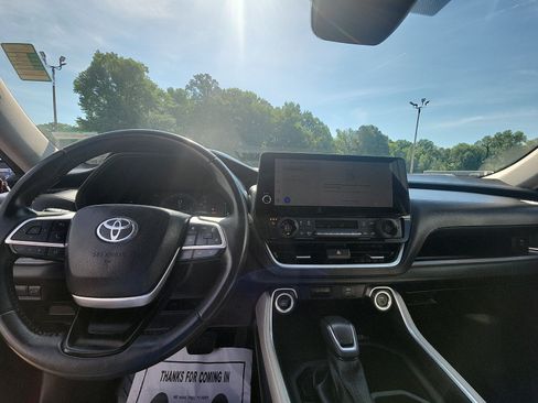 Used 2024 Toyota Grand Highlander AWD image 20