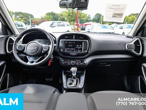 Used 2025 Kia Soul LX w/ LX Technology Package FWD image 29
