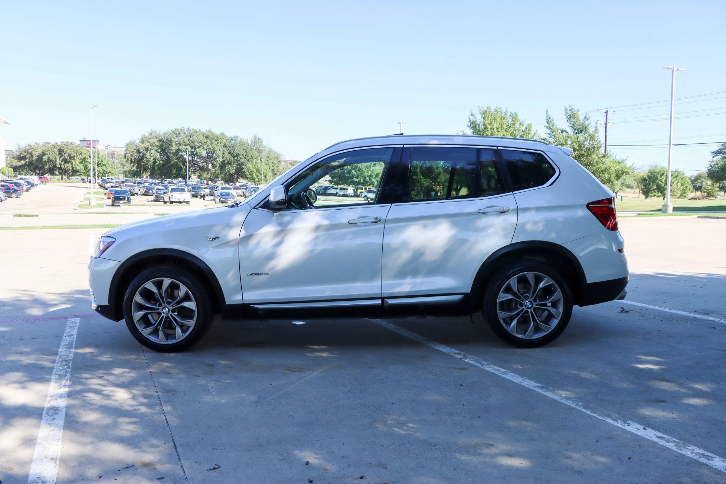 Used 2017 BMW X3 xDrive28i AWD/4WD image 4