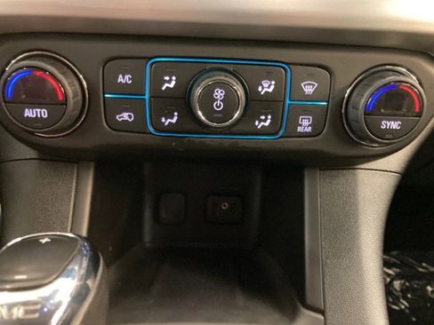 Used 2019 GMC Acadia SLE w/ LPO, Cargo Package image 21