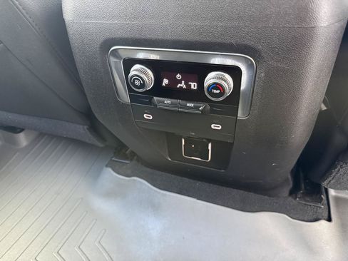 Used 2021 GMC Yukon SLT AWD/4WD image 36