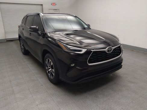Used 2021 Toyota Highlander XLE FWD image 13