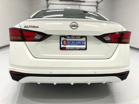 Used 2025 Nissan Altima 2.5 SV FWD image 13