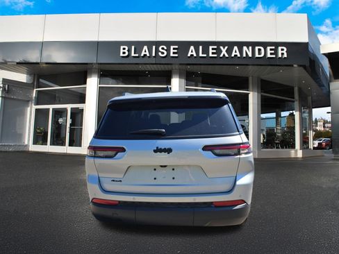 Used 2023 Jeep Grand Cherokee L Altitude AWD/4WD image 4
