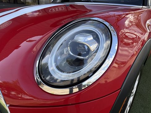 Used 2020 MINI Cooper 4-Door Hardtop w/ Premium Package image 10