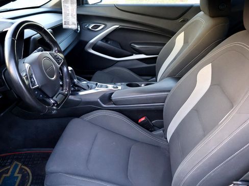 Used 2022 Chevrolet Camaro LT image 9