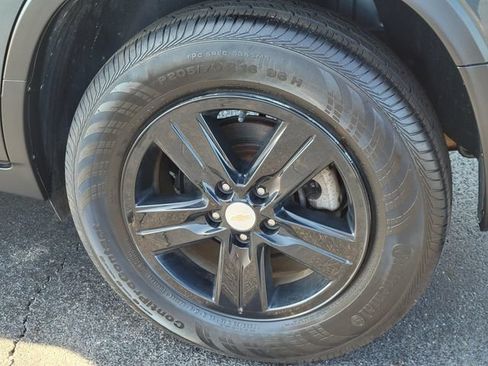 Used 2022 Chevrolet Trax LT w/ LT Convenience Package AWD/4WD image 32