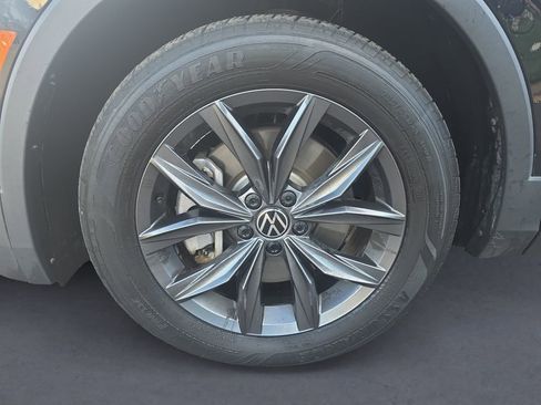 Used 2022 Volkswagen Tiguan SE image 14