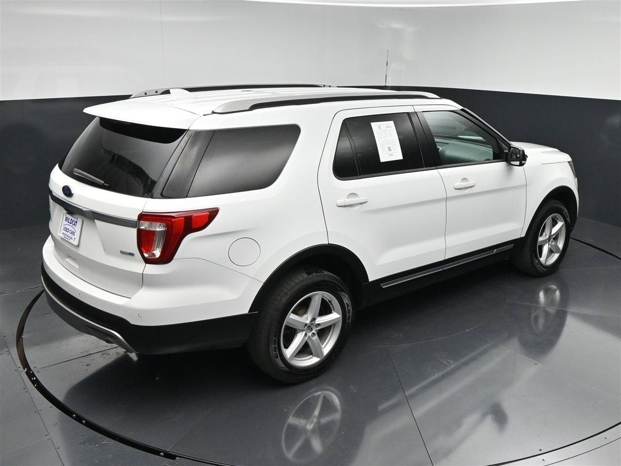 Used 2016 Ford Explorer XLT AWD/4WD image 24