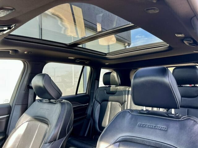 Used 2023 Jeep Grand Cherokee Overland AWD/4WD image 39