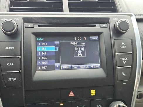 Used 2016 Toyota Camry LE image 5