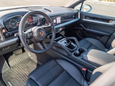 Certified 2026 Porsche Cayenne AWD/4WD image 4