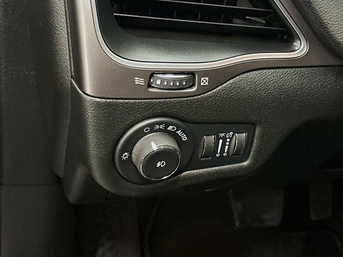 Used 2022 Jeep Cherokee Latitude Lux image 17