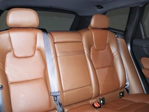 Used 2022 Volvo XC60 B5 Momentum image 20