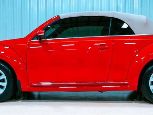 Used 2018 Volkswagen Beetle 2.0T S image 2