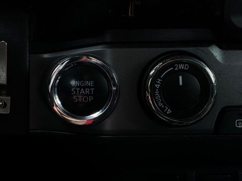 Used 2018 Toyota Tacoma TRD Off-Road AWD/4WD image 27
