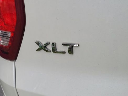 Used 2018 Ford Explorer XLT image 9