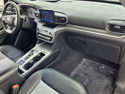 Used 2022 Ford Explorer XLT w/ Equipment Group 202A image 19