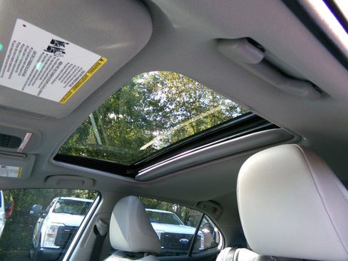 Used 2022 Toyota Camry XLE image 20