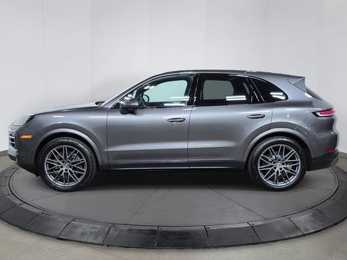 Used 2025 Porsche Cayenne AWD/4WD image 2