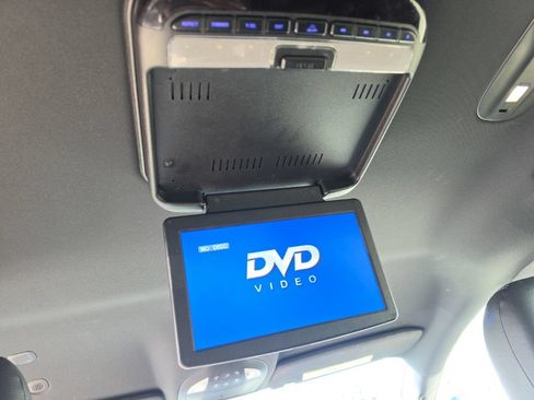 Used 2020 Chrysler Pacifica Touring-L w/ Advanced Safetytec Group FWD image 16
